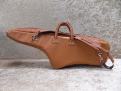 Housse luxe tout cuir pour Saxo T�nor