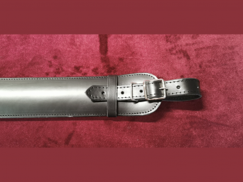Sangle rembour�e en cuir pour tuba